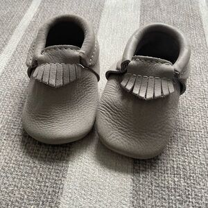 Freshly Picked baby/toddler moccasins gray